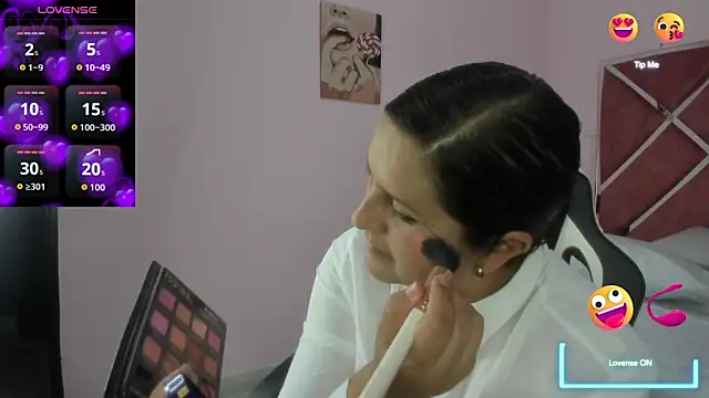 KikaDuque online show from November 2025 07:14:01 PM