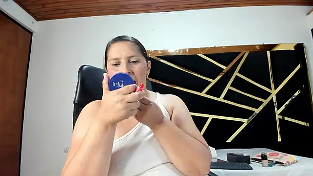 KikaDuque online show from April 2026 06:58:01 PM