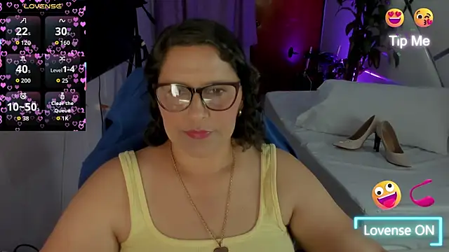 KikaDuque online show from December 2025 07:35:01 PM