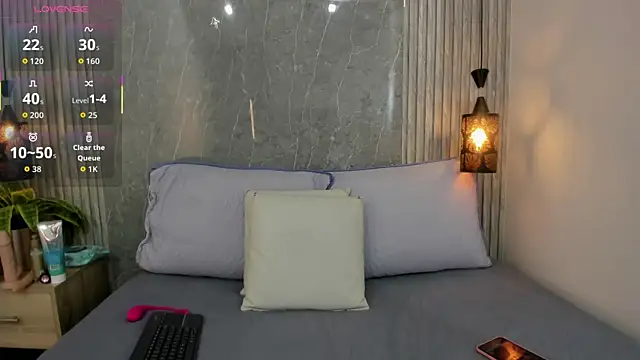 Lucia Guzman1 online show from October 2025 07:26:02 PM