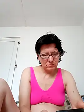 Vera Elle online show from November 2025 01:04:02 PM