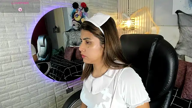 scarletbaker  online show from October 2025 01:32:01 PM