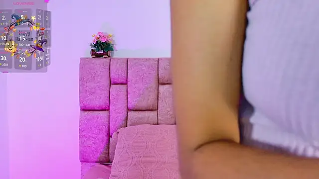 Snapshot of ScarlettLuxe chatting on October 2025 12:48:01 PM ScarlettLuxe online show from October 2025 12:48:01 PM