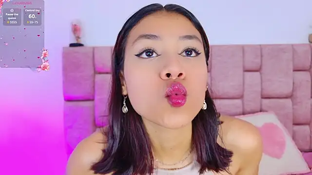 Snapshot of ScarlettLuxe chatting on November 2025 01:00:02 PM ScarlettLuxe online show from November 2025 01:00:02 PM