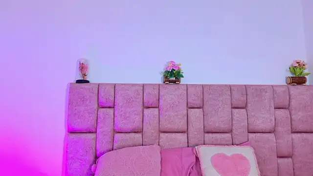 Snapshot of ScarlettLuxe chatting on November 2025 12:49:01 PM ScarlettLuxe online show from November 2025 12:49:01 PM