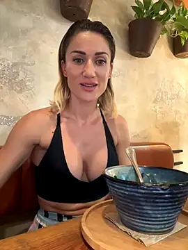 Snapshot of CamyBlossom chatting on October 2025 01:01:02 PM CamyBlossom online show from October 2025 01:01:02 PM