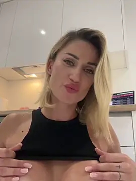 Snapshot of CamyBlossom chatting on September 2025 05:14:02 PM CamyBlossom online show from September 2025 05:14:02 PM