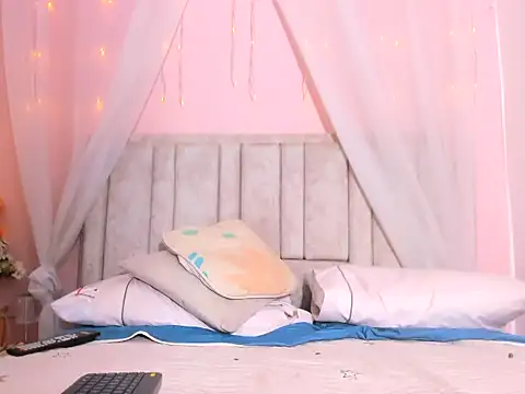 Rachellcooperrr online show from October 2025 12:15:02 PM