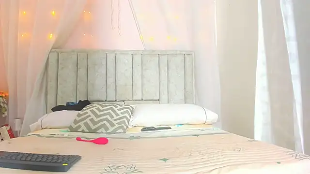 Rachellcooperrr online show from November 2025 10:42:02 AM