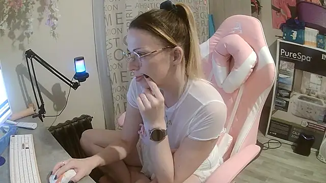 rubystrip online show from September 2025 08:15:01 PM
