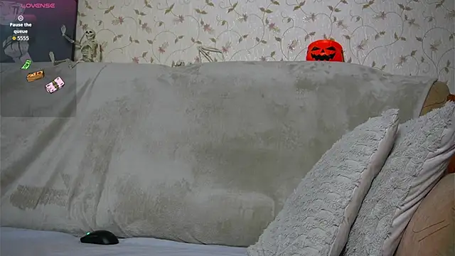 johnstoneisland online show from October 2025 06:28:02 PM