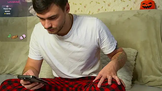 johnstoneisland online show from October 2025 08:48:02 AM