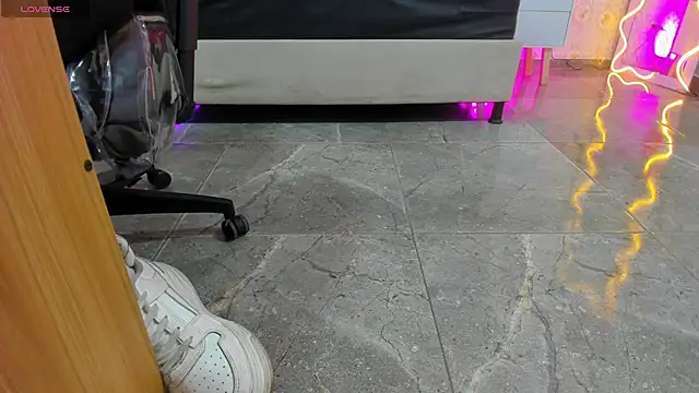 BLUE TAY1 online show from October 2025 11:42:01 AM