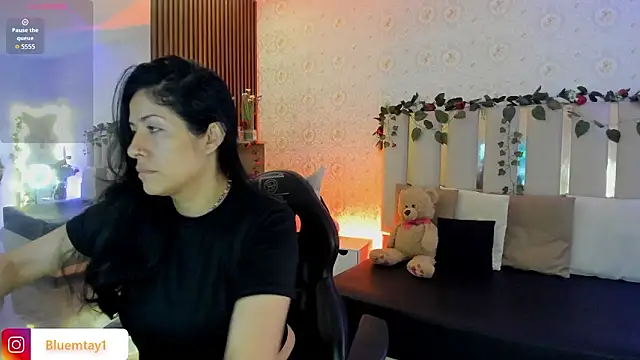 BLUE TAY1 online show from February 2026 12:03:02 PM