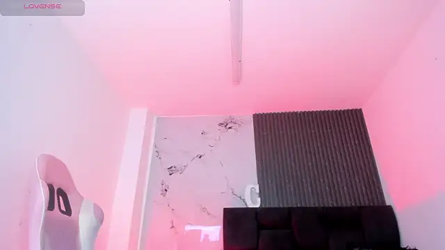 chloesagee online show from May 2026 10:52:03 PM