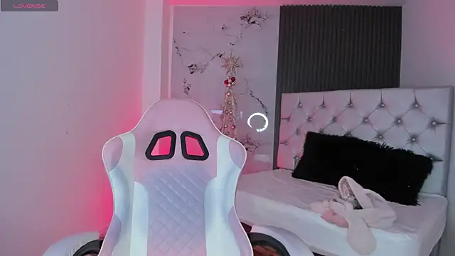 chloesagee online show from December 2025 09:36:02 PM