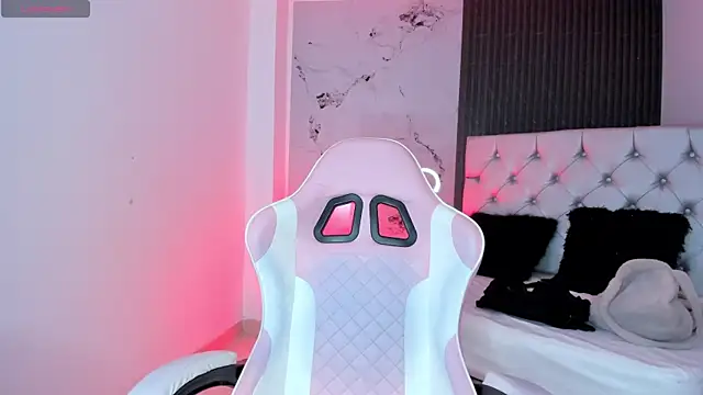 chloesagee online show from November 2025 11:30:02 PM