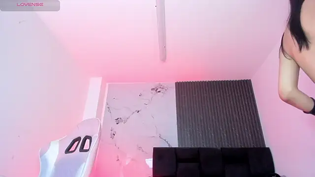 chloesagee online show from April 2026 10:57:02 PM