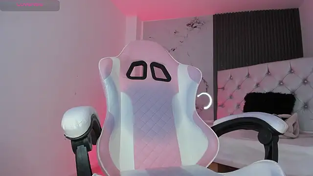 chloesagee online show from February 2026 09:54:01 PM