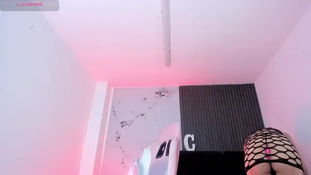 chloesagee online show from May 2026 10:35:01 PM