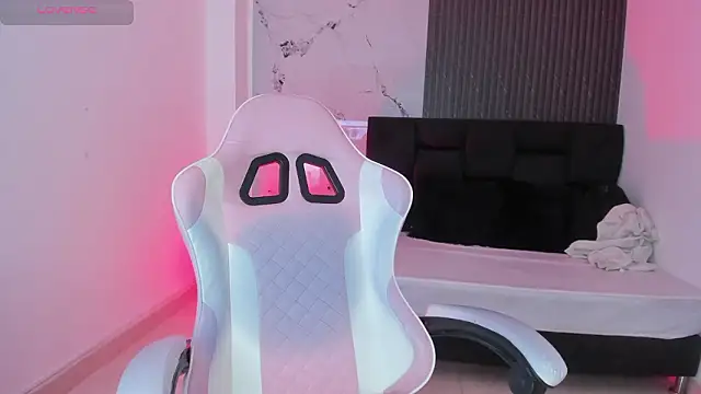 chloesagee online show from March 2026 10:17:01 PM