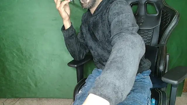 JUSTFORRICH online show from April 2026 05:58:01 PM