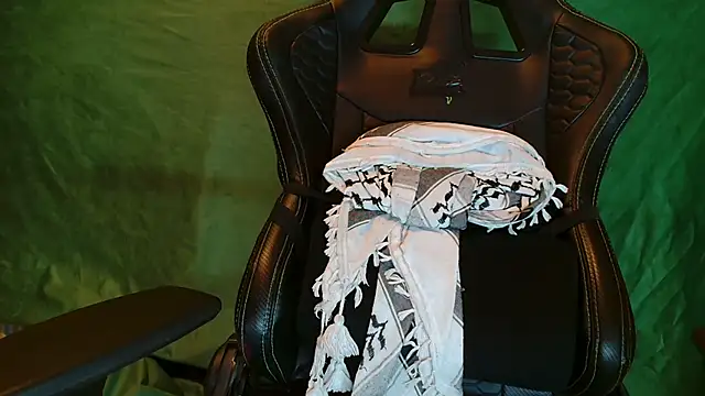 JUSTFORRICH online show from April 2026 06:53:01 PM