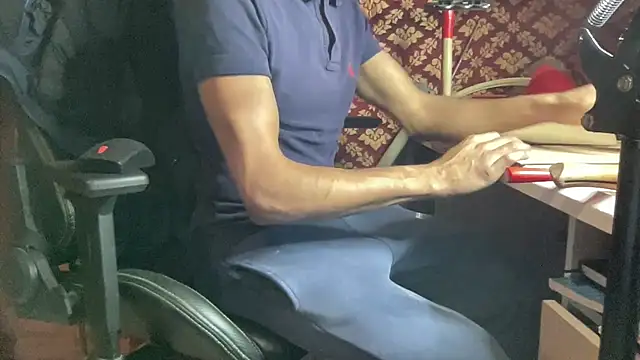 JUSTFORRICH online show from December 2025 10:31:01 PM