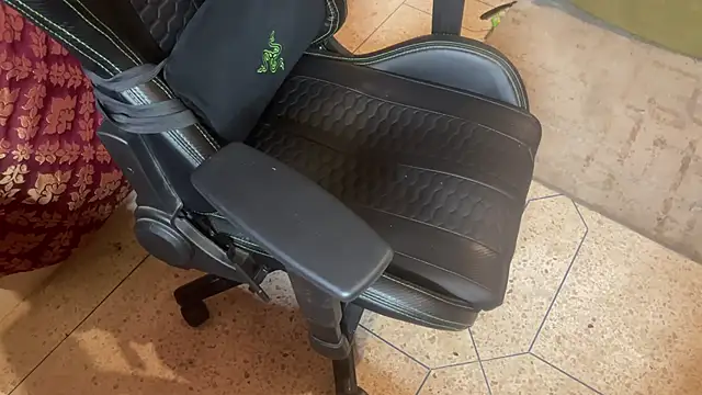 JUSTFORRICH online show from November 2025 02:37:02 AM