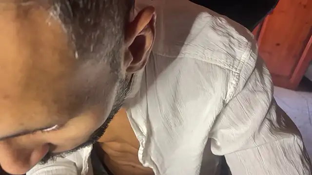 JUSTFORRICH online show from October 2025 12:48:02 PM