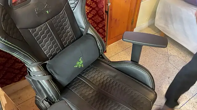 JUSTFORRICH online show from October 2025 02:27:02 PM