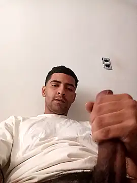 johan77esteban online show from December 2025 07:26:01 PM