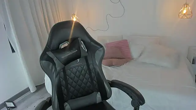 Noahcryptic online show from November 2025 06:28:01 AM