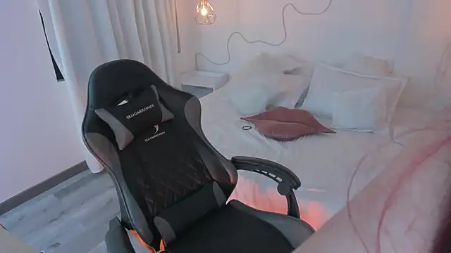 Noahcryptic online show from November 2025 06:08:02 AM