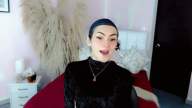 nathalialoes1 online show from December 2025 05:56:02 PM