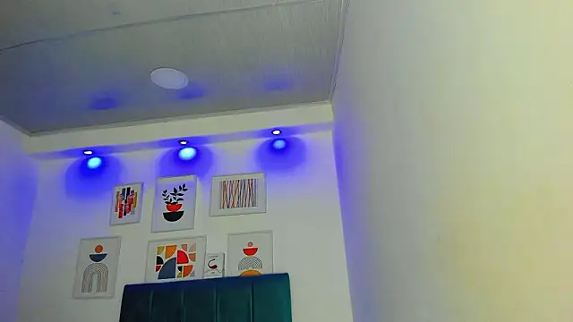 Snapshot of milk_candy18 chatting on December 2025 10:32:02 AM milk candy18 online show from December 2025 10:32:02 AM