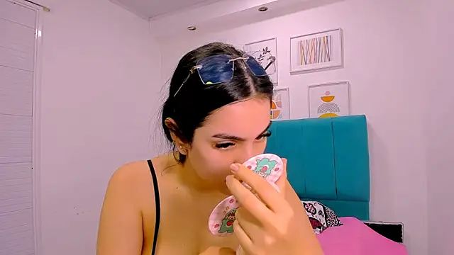 Snapshot of milk_candy18 chatting on December 2025 10:47:01 AM milk candy18 online show from December 2025 10:47:01 AM