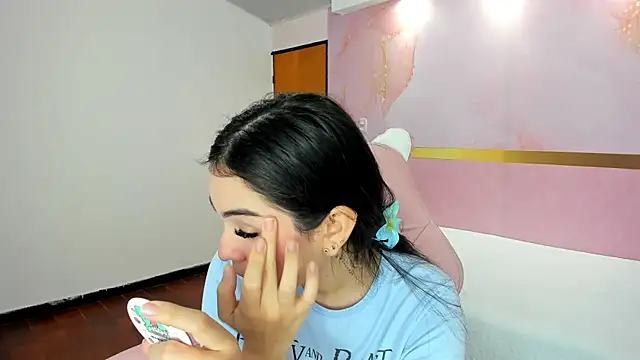 Snapshot of milk_candy18 chatting on November 2025 10:52:02 AM milk candy18 online show from November 2025 10:52:02 AM