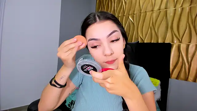 Snapshot of milk_candy18 chatting on November 2025 10:59:02 AM milk candy18 online show from November 2025 10:59:02 AM