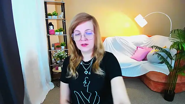 Snapshot of YourUniverser chatting on February 2026 09:18:01 AM YourUniverser online show from February 2026 09:18:01 AM