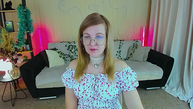 Snapshot of YourUniverser chatting on December 2025 09:33:02 AM YourUniverser online show from December 2025 09:33:02 AM