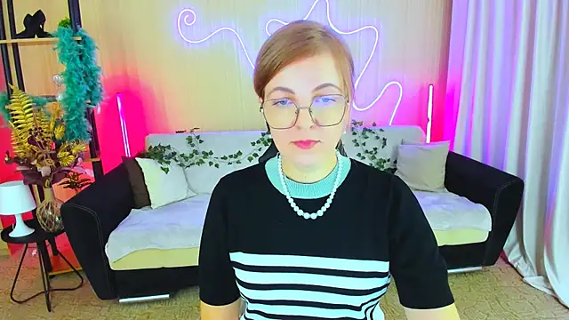 Snapshot of YourUniverser chatting on November 2025 04:13:02 AM YourUniverser online show from November 2025 04:13:02 AM