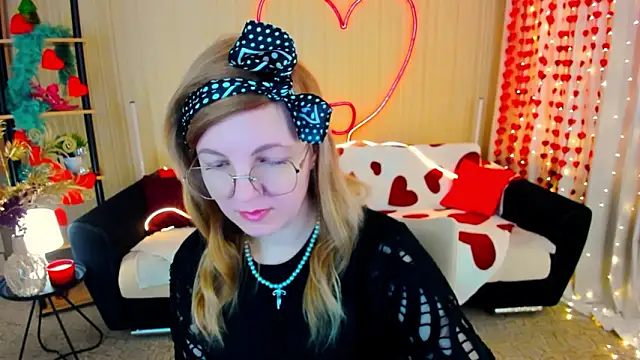 Snapshot of YourUniverser chatting on February 2026 09:41:02 AM YourUniverser online show from February 2026 09:41:02 AM