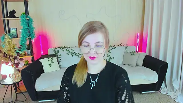 Snapshot of YourUniverser chatting on November 2025 09:31:01 AM YourUniverser online show from November 2025 09:31:01 AM