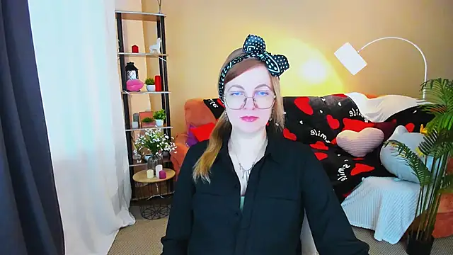 Snapshot of YourUniverser chatting on February 2026 09:31:02 AM YourUniverser online show from February 2026 09:31:02 AM