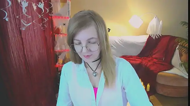 Snapshot of YourUniverser chatting on October 2025 10:25:02 AM YourUniverser online show from October 2025 10:25:02 AM