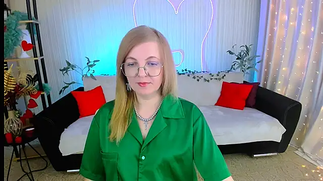 Snapshot of YourUniverser chatting on June 2026 09:31:02 AM YourUniverser online show from June 2026 09:31:02 AM