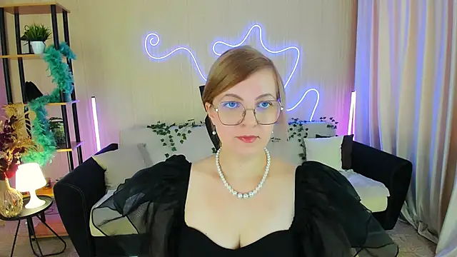 Snapshot of YourUniverser chatting on November 2025 09:13:01 AM YourUniverser online show from November 2025 09:13:01 AM