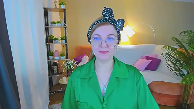 Snapshot of YourUniverser chatting on November 2025 09:26:02 AM YourUniverser online show from November 2025 09:26:02 AM