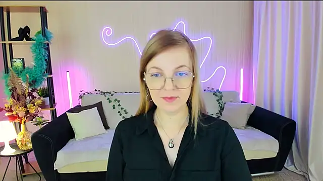 Snapshot of YourUniverser chatting on November 2025 09:13:01 AM YourUniverser online show from November 2025 09:13:01 AM